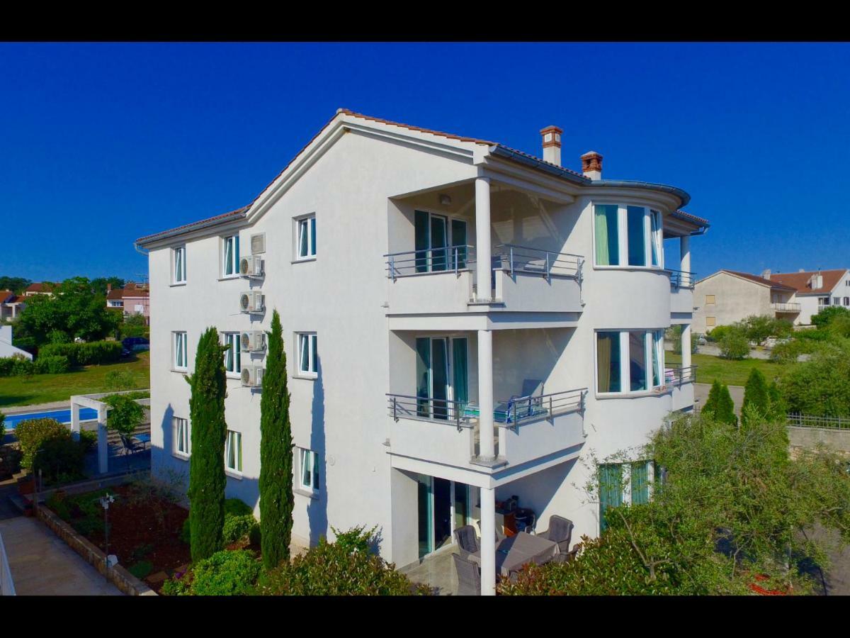 Apartments Kovacic Малинска Екстериор снимка